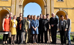 Die Delegation aus Costa Rica gemeinsam mit den Kooperationspartnern aus Osnabrück im Osnabrücker Schlossgarten.